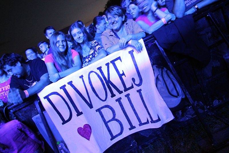 Hrady CZ se přesunuly na Moravu. Kabát, UDG i Rybičky 48 buráceli pod hradem Veveří