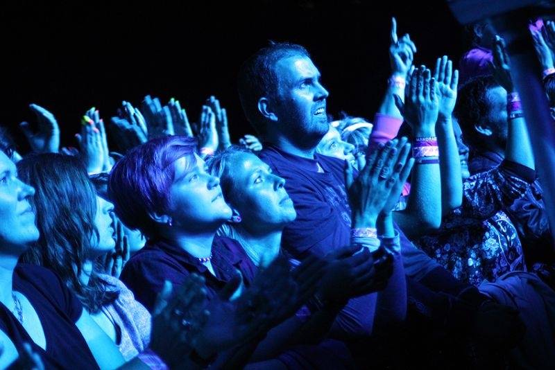 Hrady CZ se přesunuly na Moravu. Kabát, UDG i Rybičky 48 buráceli pod hradem Veveří