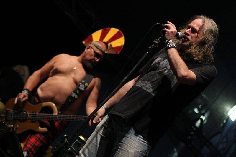 Hrady CZ se přesunuly na Moravu. Kabát, UDG i Rybičky 48 buráceli pod hradem Veveří