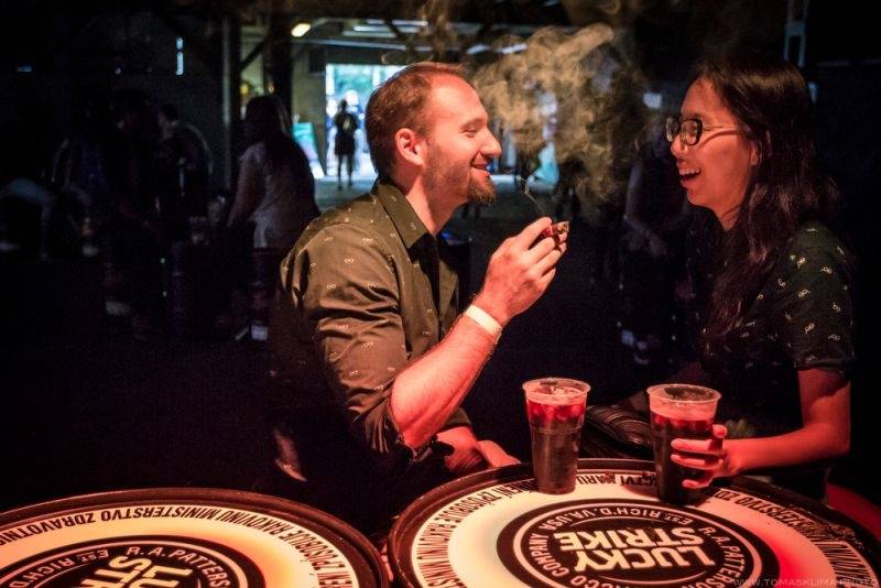 Swing Me Prague: Caravan Palace, Mydy Rabycad i Voila! electroswingovou jízdou rozhýbali Pragovku