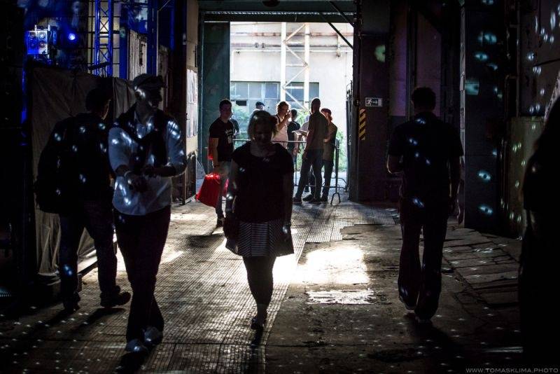 Swing Me Prague: Caravan Palace, Mydy Rabycad i Voila! electroswingovou jízdou rozhýbali Pragovku