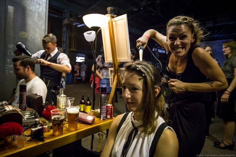 Swing Me Prague: Caravan Palace, Mydy Rabycad i Voila! electroswingovou jízdou rozhýbali Pragovku