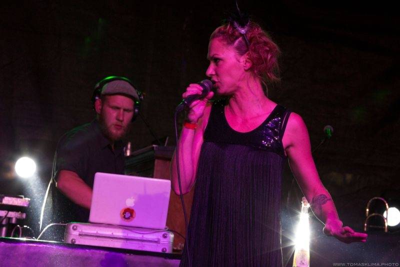 Swing Me Prague: Caravan Palace, Mydy Rabycad i Voila! electroswingovou jízdou rozhýbali Pragovku