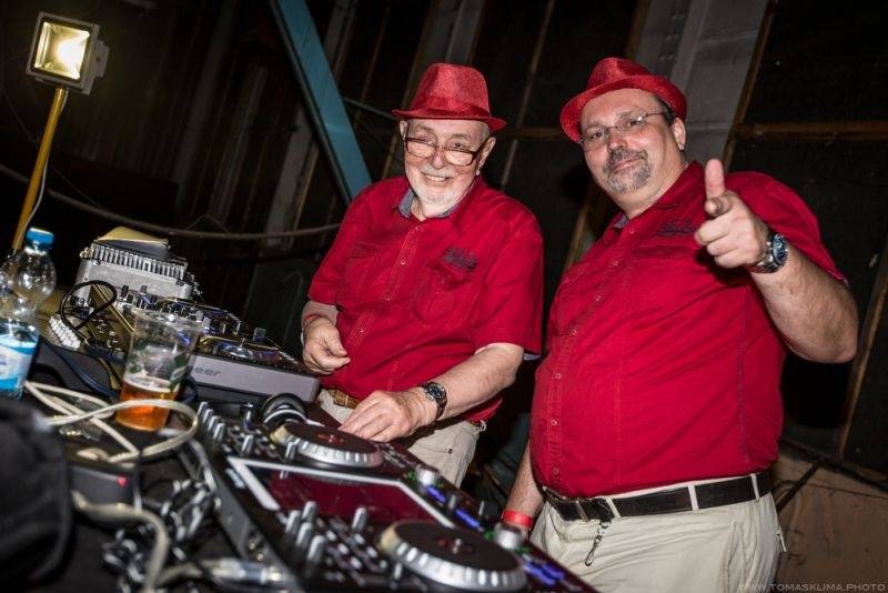 Swing Me Prague: Caravan Palace, Mydy Rabycad i Voila! electroswingovou jízdou rozhýbali Pragovku