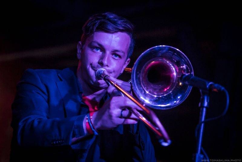 Swing Me Prague: Caravan Palace, Mydy Rabycad i Voila! electroswingovou jízdou rozhýbali Pragovku