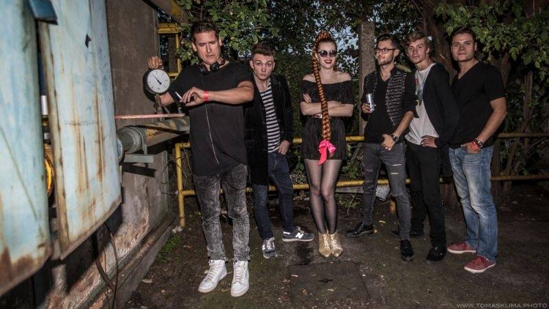 Swing Me Prague: Caravan Palace, Mydy Rabycad i Voila! electroswingovou jízdou rozhýbali Pragovku