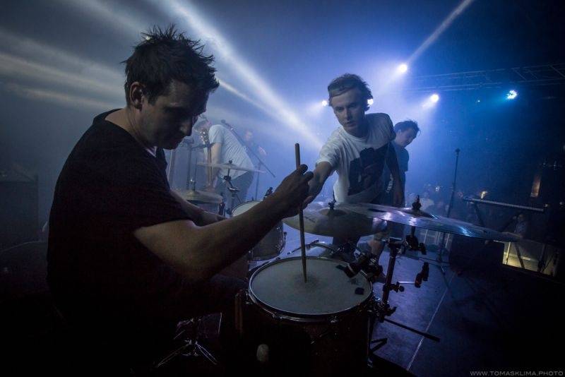 Swing Me Prague: Caravan Palace, Mydy Rabycad i Voila! electroswingovou jízdou rozhýbali Pragovku