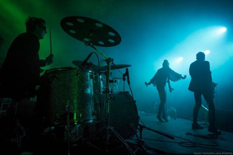 Swing Me Prague: Caravan Palace, Mydy Rabycad i Voila! electroswingovou jízdou rozhýbali Pragovku