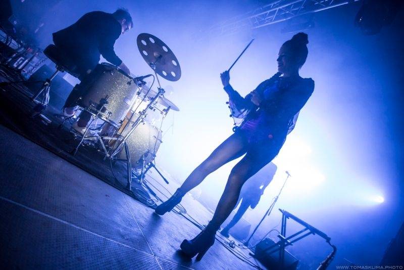 Swing Me Prague: Caravan Palace, Mydy Rabycad i Voila! electroswingovou jízdou rozhýbali Pragovku