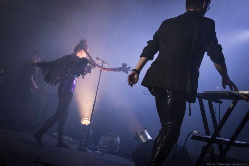 Swing Me Prague: Caravan Palace, Mydy Rabycad i Voila! electroswingovou jízdou rozhýbali Pragovku