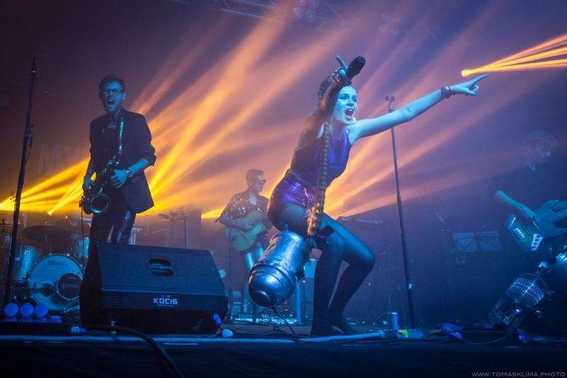 Swing Me Prague: Caravan Palace, Mydy Rabycad i Voila! electroswingovou jízdou rozhýbali Pragovku