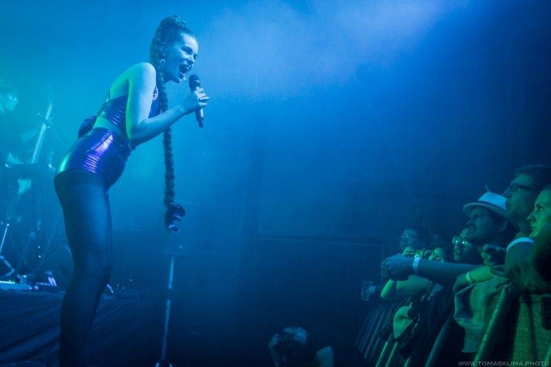 Swing Me Prague: Caravan Palace, Mydy Rabycad i Voila! electroswingovou jízdou rozhýbali Pragovku