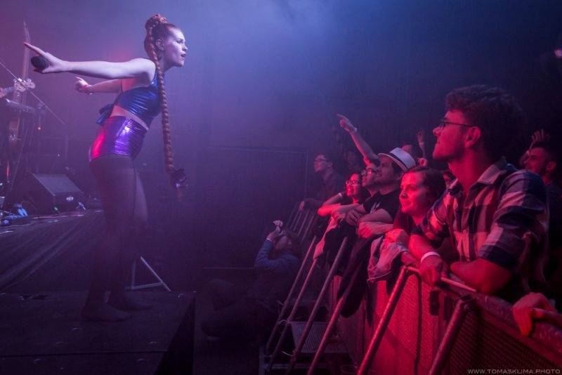 Swing Me Prague: Caravan Palace, Mydy Rabycad i Voila! electroswingovou jízdou rozhýbali Pragovku