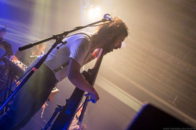 Swing Me Prague: Caravan Palace, Mydy Rabycad i Voila! electroswingovou jízdou rozhýbali Pragovku