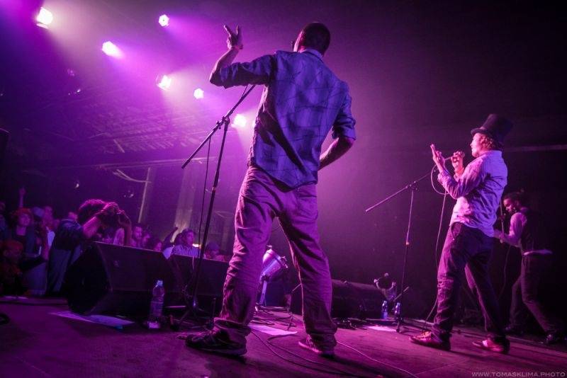 Swing Me Prague: Caravan Palace, Mydy Rabycad i Voila! electroswingovou jízdou rozhýbali Pragovku