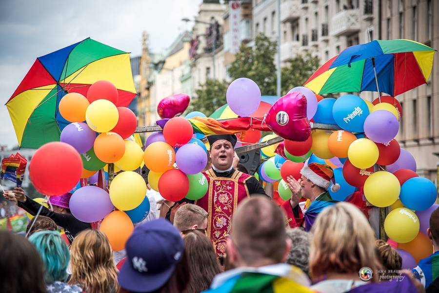 Duhový průvod Prahou zakončil 6. ročník LGBT festivalu Prague Pride 