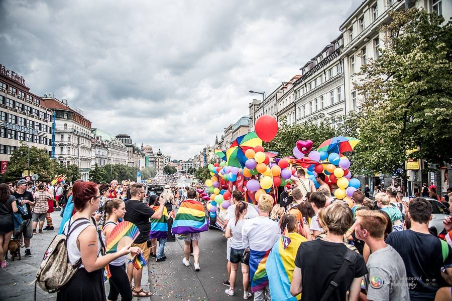 Duhový průvod Prahou zakončil 6. ročník LGBT festivalu Prague Pride 