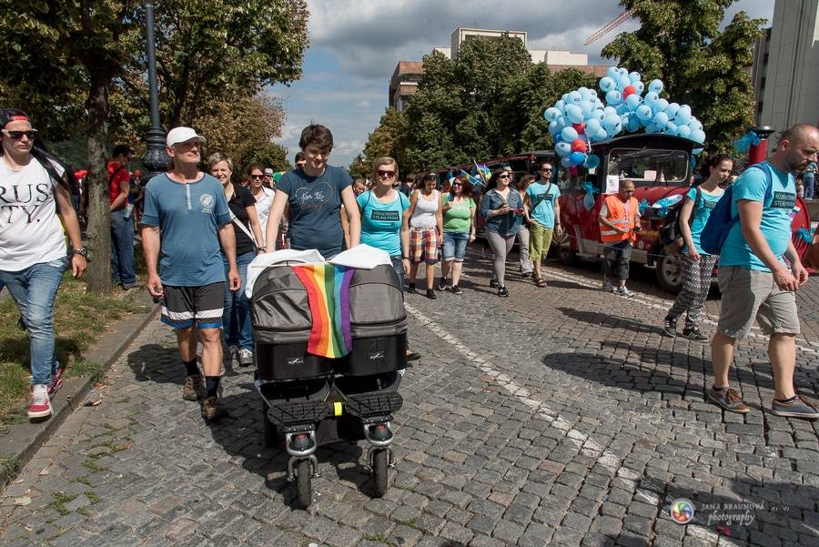 Duhový průvod Prahou zakončil 6. ročník LGBT festivalu Prague Pride 