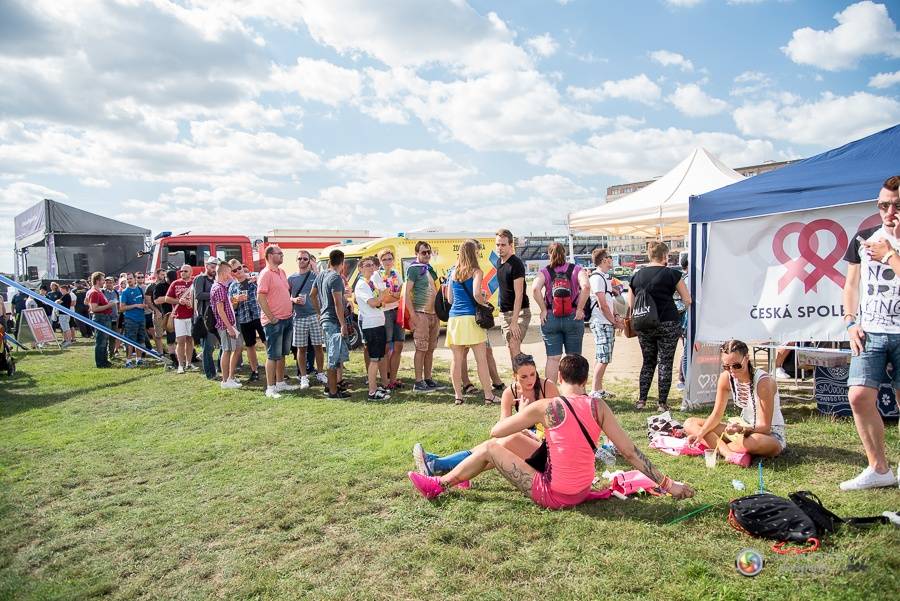 Duhový průvod Prahou zakončil 6. ročník LGBT festivalu Prague Pride 