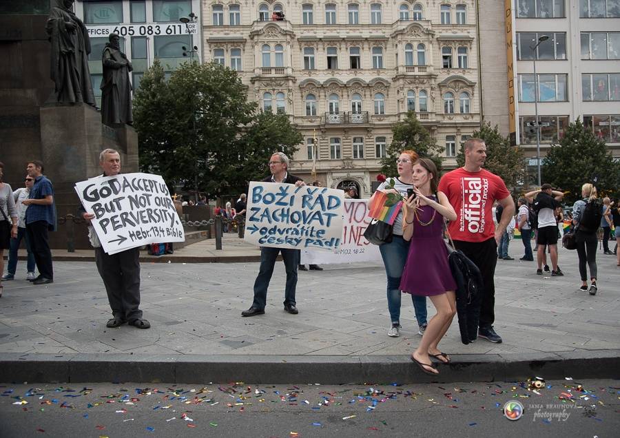 Duhový průvod Prahou zakončil 6. ročník LGBT festivalu Prague Pride 