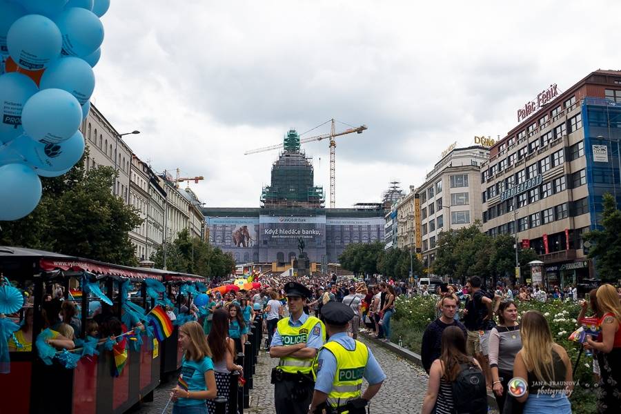 Duhový průvod Prahou zakončil 6. ročník LGBT festivalu Prague Pride 