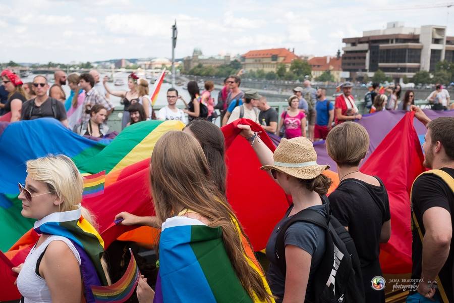 Duhový průvod Prahou zakončil 6. ročník LGBT festivalu Prague Pride 