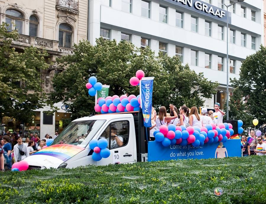Duhový průvod Prahou zakončil 6. ročník LGBT festivalu Prague Pride 