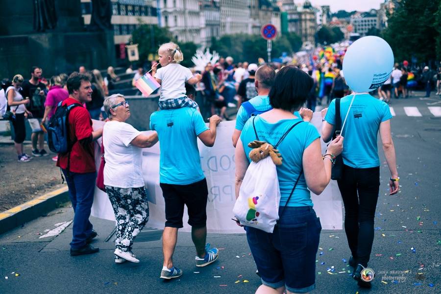 Duhový průvod Prahou zakončil 6. ročník LGBT festivalu Prague Pride 
