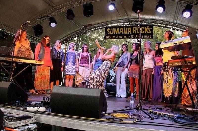 Festival v nejkrásnějším parku: Na Šumava Rocks se předvedli Alice, Barbora Poláková i Hentai Corporation
