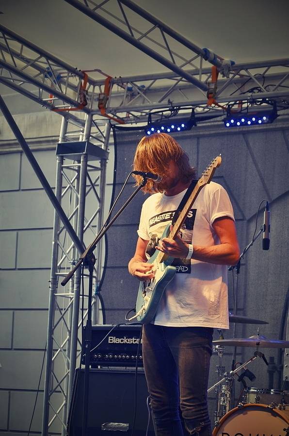 Plzeň rozezněla Živá ulice. Na úvod hráli Donnie Darko i Znouzectnost