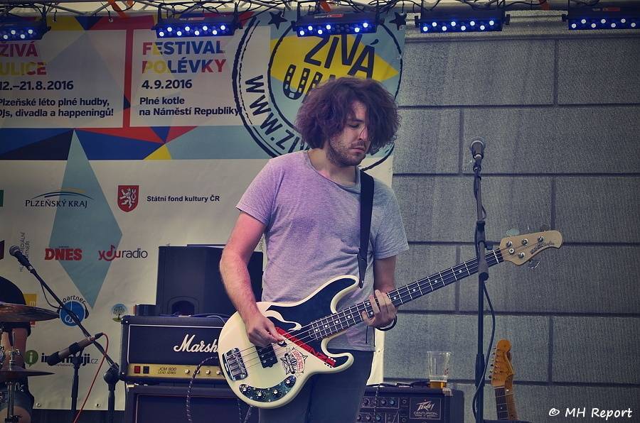 Plzeň rozezněla Živá ulice. Na úvod hráli Donnie Darko i Znouzectnost