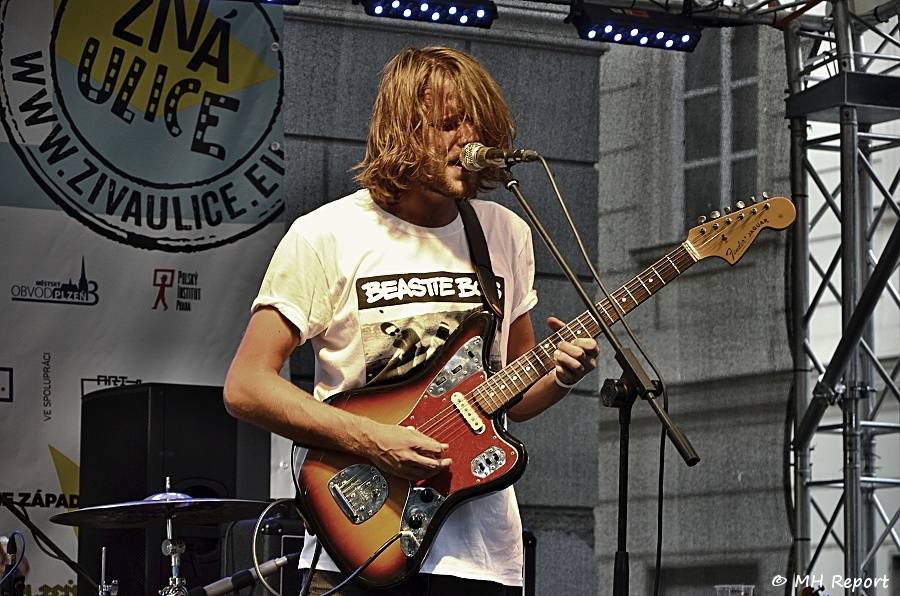 Plzeň rozezněla Živá ulice. Na úvod hráli Donnie Darko i Znouzectnost