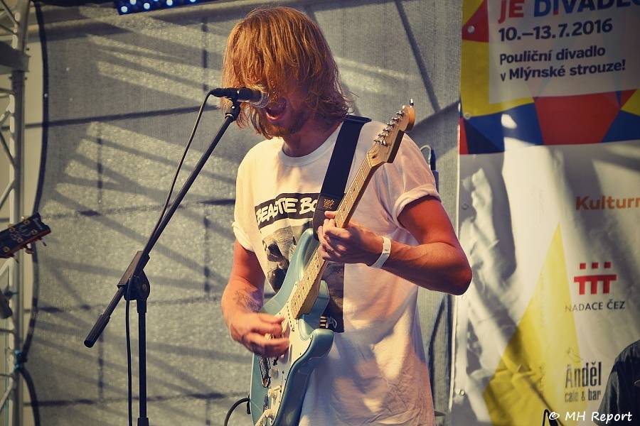 Plzeň rozezněla Živá ulice. Na úvod hráli Donnie Darko i Znouzectnost