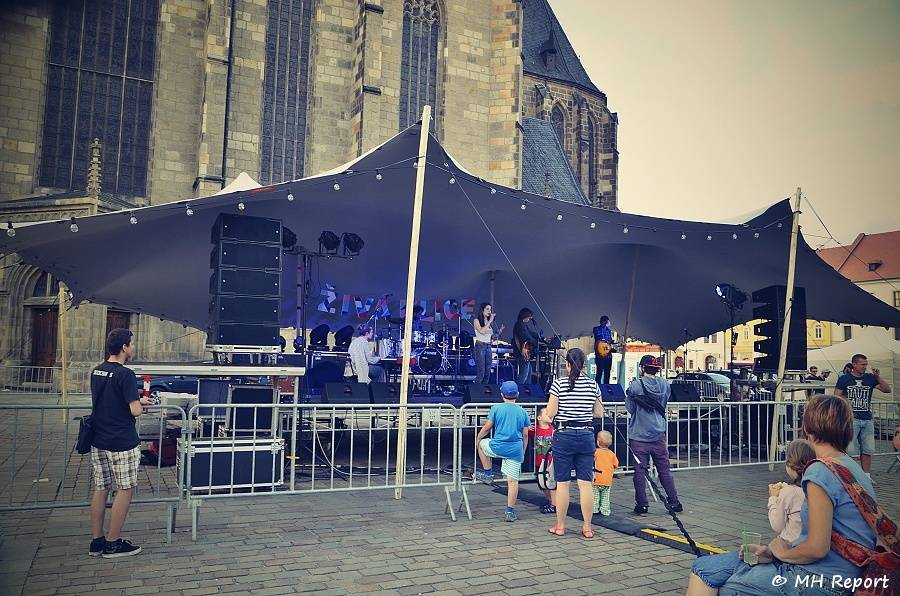 Plzeň rozezněla Živá ulice. Na úvod hráli Donnie Darko i Znouzectnost