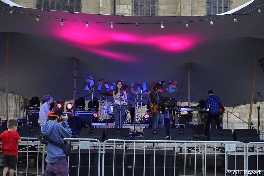 Plzeň rozezněla Živá ulice. Na úvod hráli Donnie Darko i Znouzectnost