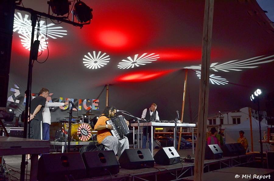 Plzeň rozezněla Živá ulice. Na úvod hráli Donnie Darko i Znouzectnost