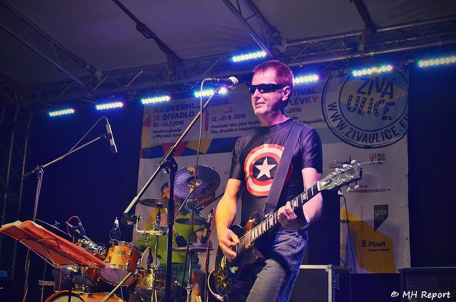 Plzeň rozezněla Živá ulice. Na úvod hráli Donnie Darko i Znouzectnost