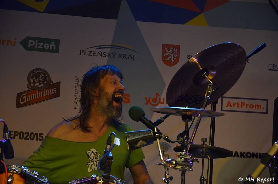 Plzeň rozezněla Živá ulice. Na úvod hráli Donnie Darko i Znouzectnost