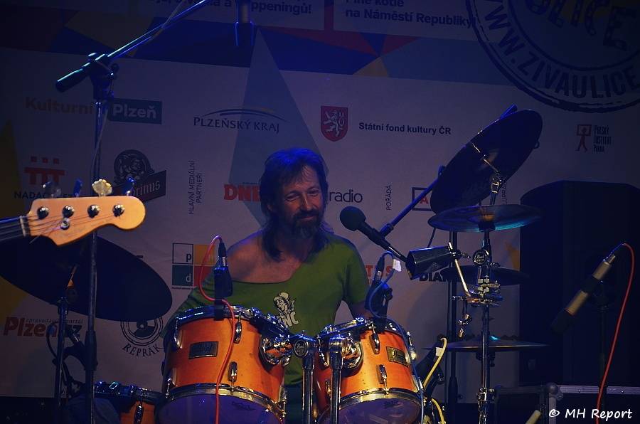 Plzeň rozezněla Živá ulice. Na úvod hráli Donnie Darko i Znouzectnost