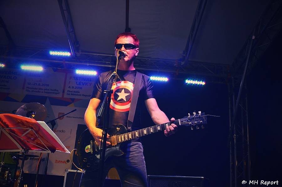 Plzeň rozezněla Živá ulice. Na úvod hráli Donnie Darko i Znouzectnost