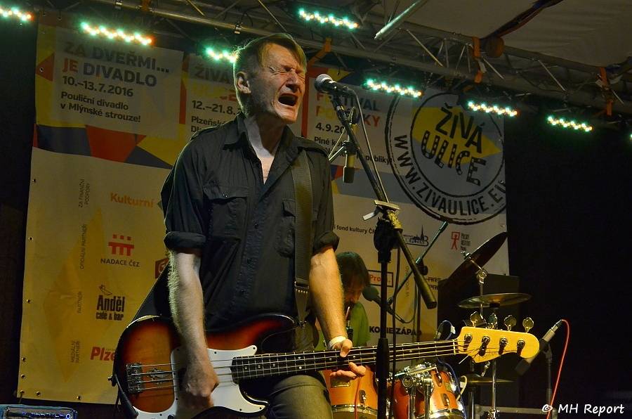 Plzeň rozezněla Živá ulice. Na úvod hráli Donnie Darko i Znouzectnost