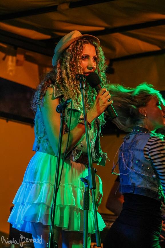 Olga Lounová navštívila rodný sever. Přivezla očekávané, ale i experimenty v podobě metalu