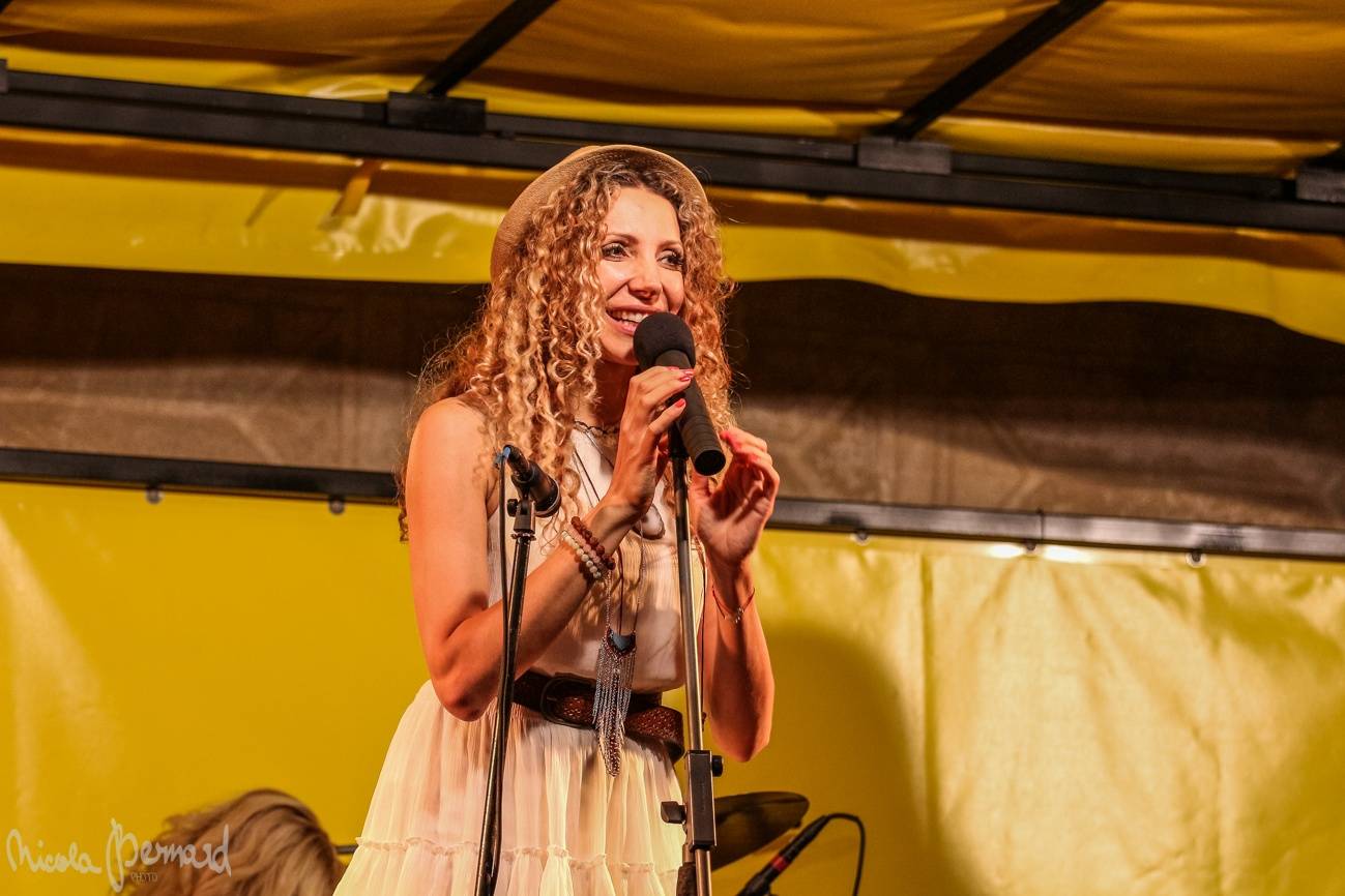 Olga Lounová navštívila rodný sever. Přivezla očekávané, ale i experimenty v podobě metalu