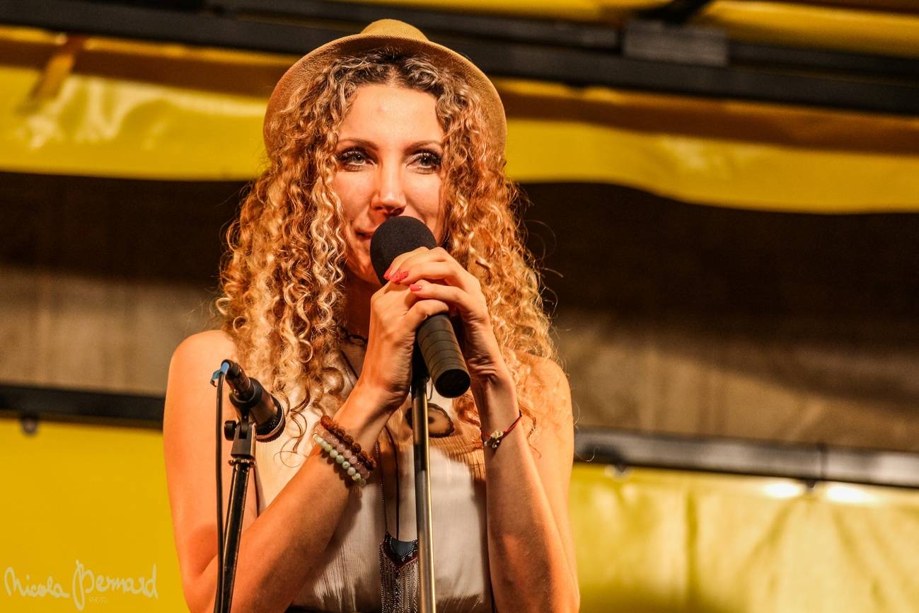 Olga Lounová navštívila rodný sever. Přivezla očekávané, ale i experimenty v podobě metalu