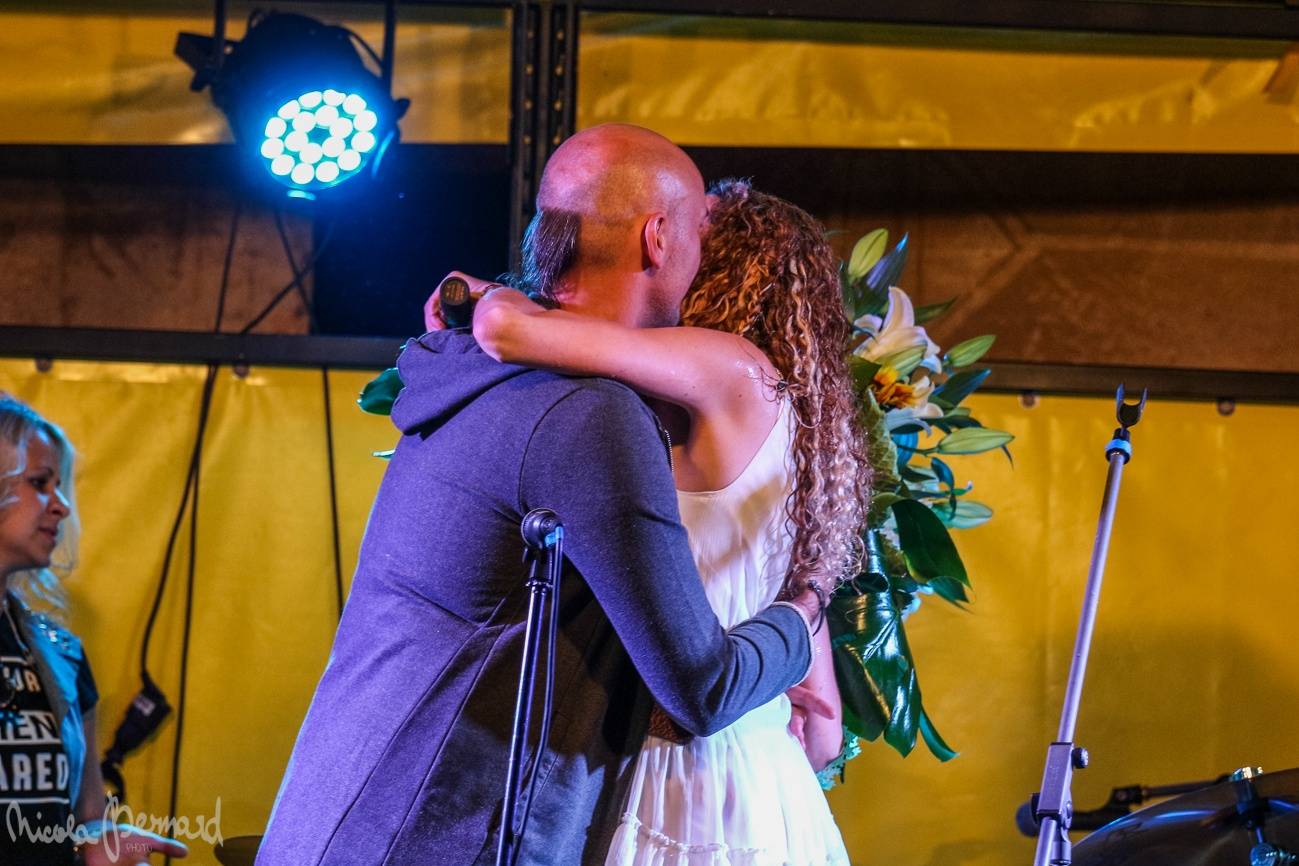 Olga Lounová navštívila rodný sever. Přivezla očekávané, ale i experimenty v podobě metalu