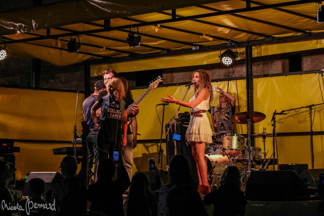 Olga Lounová navštívila rodný sever. Přivezla očekávané, ale i experimenty v podobě metalu