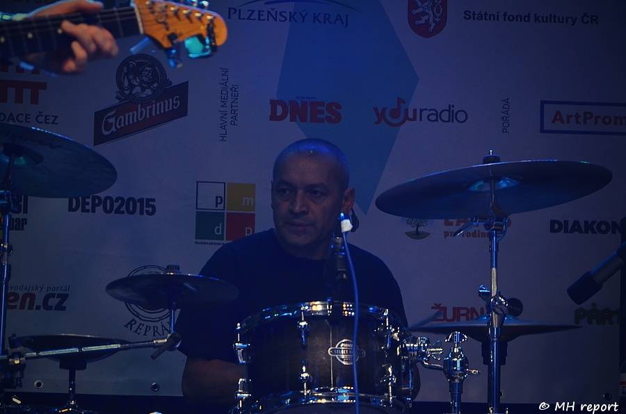 Živá ulice se táhne celou Plzní. Pro děti hráli Mixle v piksle, zářili i Tony Ducháček a Garage