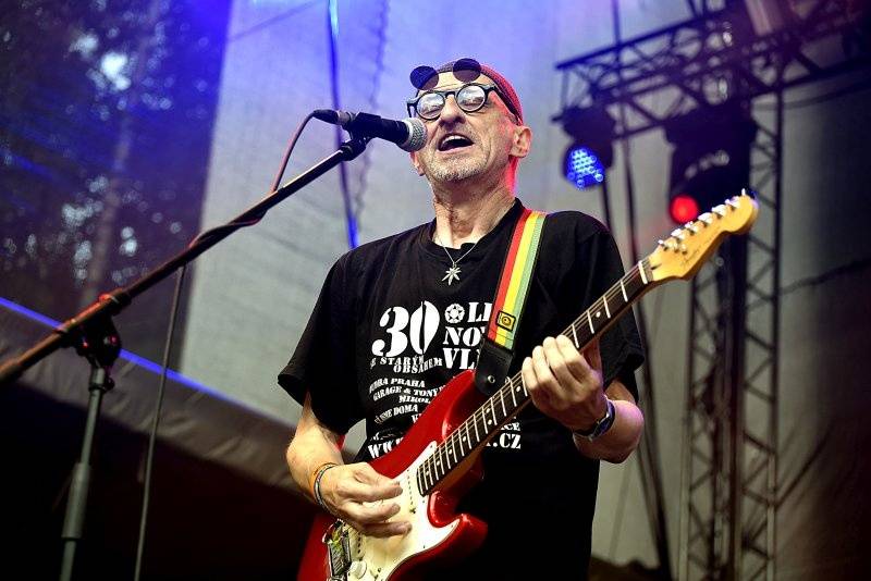 Trutnoff podruhé: Metalový nářez se Soulfly nebo Fear Factory i folk vousáče Bena Caplana