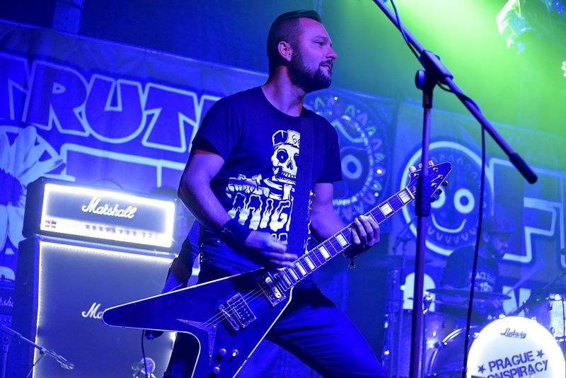 Trutnoff podruhé: Metalový nářez se Soulfly nebo Fear Factory i folk vousáče Bena Caplana