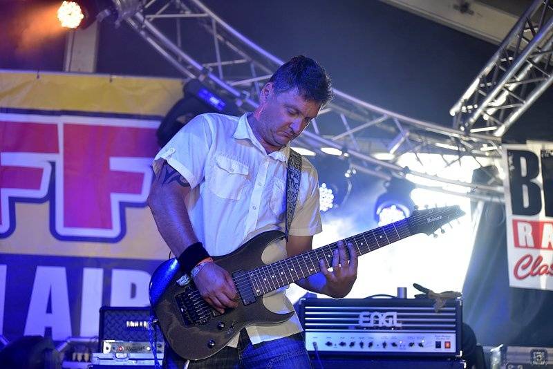 Trutnoff podruhé: Metalový nářez se Soulfly nebo Fear Factory i folk vousáče Bena Caplana